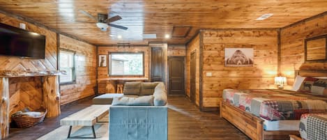 Televisión, chimenea, futbolito y tenis de mesa