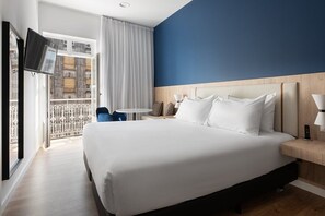 Quarto casal luxo, sacada | Cofres nos quartos, cortinas blackout, quartos à prova de som