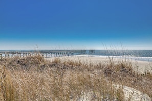 On the beach - Enjoy the ocean view from your balcony. 3B/3B (North Myrtle Beach)