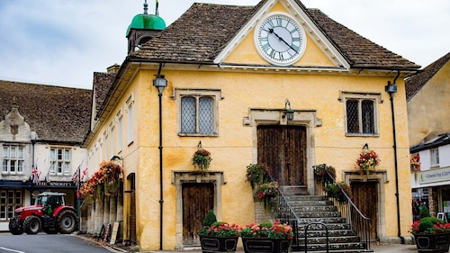 Hillside Cottage - sleeps 5 guests  in 3 bedrooms