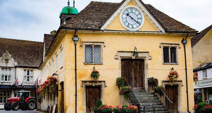 Hillside Cottage - sleeps 5 guests in 3 bedrooms