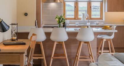 Swifts Retreat at Oosland Barns - sleeps 2 guests in 1 bedroom