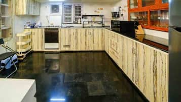 House, Multiple Beds | Private kitchen | Fridge, microwave, oven, stovetop