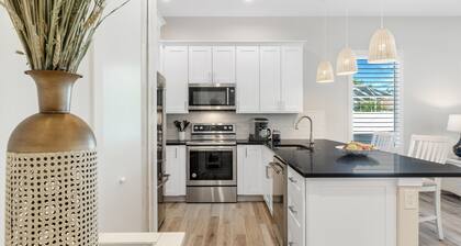 Naples Park Villa: Beach, Pool, Family fun and more!