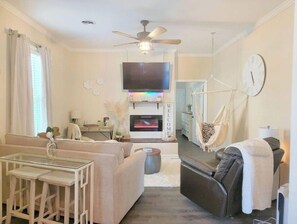 Smart TV, fireplace, stereo
