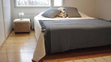 3 bedrooms, iron/ironing board, travel crib, free WiFi