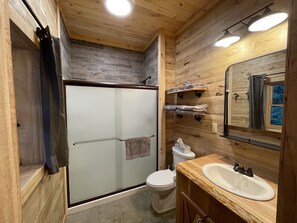 Dusche, Haartrockner, Handtücher, Seife