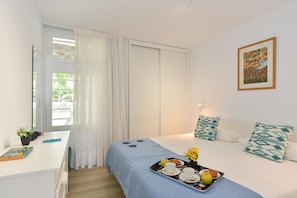 2 Schlafzimmer, Bügeleisen/Bügelbrett, Bettwäsche