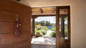 Interior - Luxurious 3 Bedroom-3 Bath~ Majestic views~ outdoor Hot tub~10 minutes to Plaza (Santa Fe)