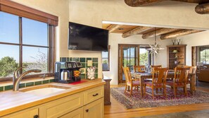 Dining - Luxurious 3 Bedroom-3 Bath~ Majestic views~ outdoor Hot tub~10 minutes to Plaza (Santa Fe)