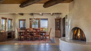 Dining - Luxurious 3 Bedroom-3 Bath~ Majestic views~ outdoor Hot tub~10 minutes to Plaza (Santa Fe)