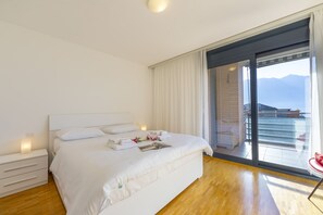 1 bedroom, bed sheets