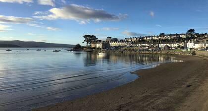 5 Star Cottage, Sleeps 8, Amazing Sea & Mountain Views
