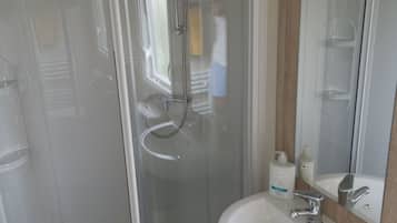 Dusche, Handtücher, Toilettenpapier