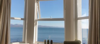 5* Stunning Victorian House, Sleeps 18, Located on the Seafront at Criccieth