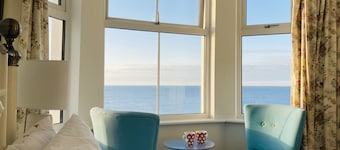 5* Stunning Victorian House, Sleeps 20, Located on the Seafront at Criccieth