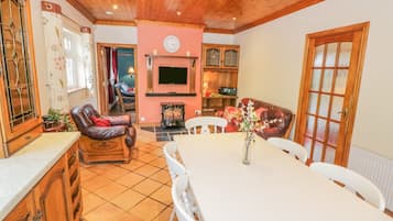 Cottage | Interior