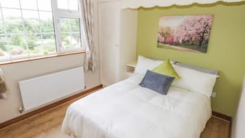 Cottage | 4 bedrooms, individually decorated, individually furnished, free WiFi