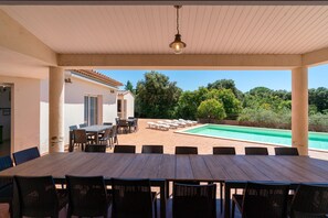 Outdoor dining - Luxury 3* property with swimming pool between Nîmes & Montpellier, up to 30 people. (sommieres)