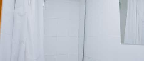 Regadera y secadora de cabello