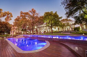 Outdoor pool, sun loungers