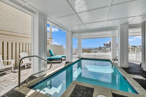 Lämmitetty uima-allas