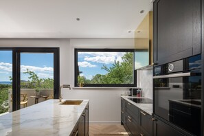 Fridge, microwave, oven, dishwasher - RESIDENCE BY SPLENDIDA PALACE (Split)