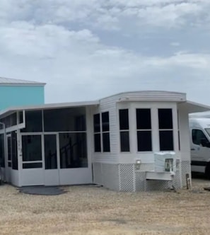 Exterior - Tropical Key Largo RV Getaway with Boat Ramp & Golf Cart (Key Largo)