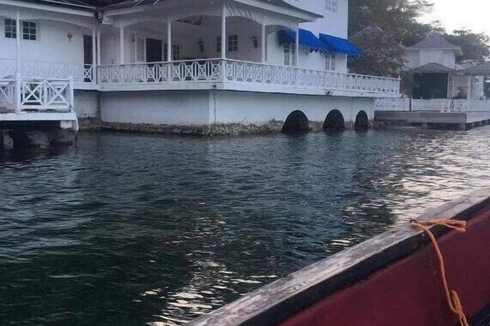 Tha Lagoon Spot