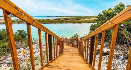 Serene Lagoonfront Stay Near Sapodilla Bay