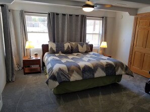 1 bedroom, desk - Heavenly 1 BR Suite in the Heart of West Sedona (Sedona)