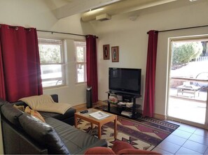 TV - Heavenly 1 BR Suite in the Heart of West Sedona (Sedona)