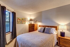 1 bedroom, iron/ironing board, travel cot, WiFi