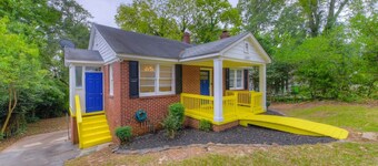Charming Earlewood Cottage - Minutes from Downtown