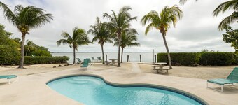 Old Florida Style, Dockage, Swimming Pool (shared), just 20 miles from Key West