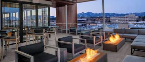 2 bars/lounges, tapas bar