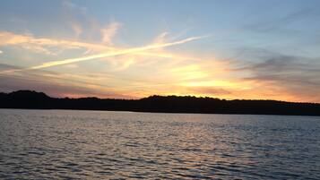 Chaises longues, serviettes de plage