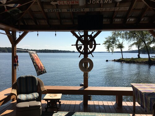 Peaceful & Clean Waterfront Suite on the Lake Norman Main Channel