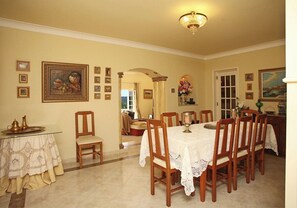 تناول الطعام