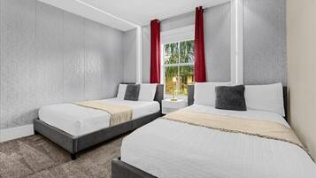 4 bedrooms, iron/ironing board, WiFi, bed sheets