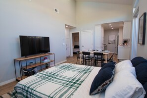 2 bedrooms, iron/ironing board, free WiFi, bed sheets