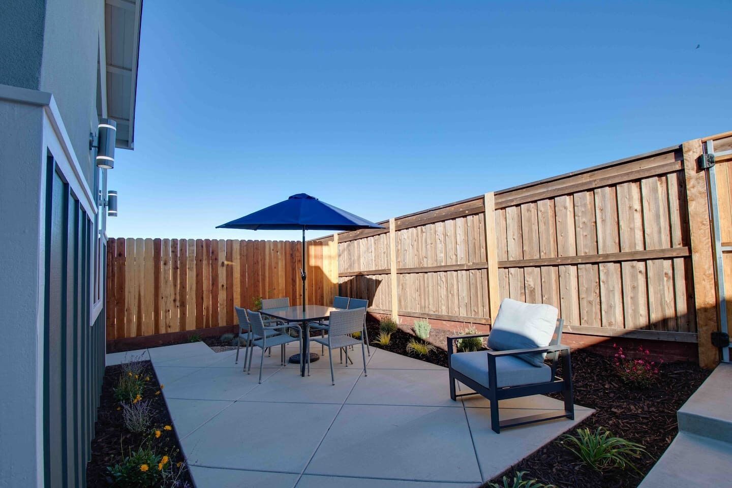 屋外ダイニングエリア