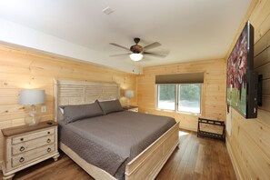 4 bedrooms, free WiFi, bed sheets - Newly Remodeled- Spacious, Family-Friendly Cabin- Hot Tub, Arcade Room, Fire Pit (Townsend)