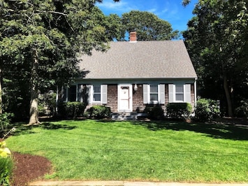 Beach Days Cottage, 83 Worcester Ct. Falmouth, MA, 02540