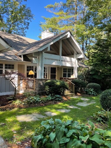 2.8 miles to Downtown Highlands, Easy Access