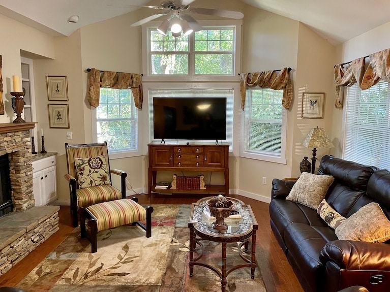 2.8 Miles To Downtown Highlands, Easy Access - Highlands, NC