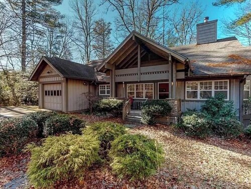 2.8 miles to Downtown Highlands, Easy Access