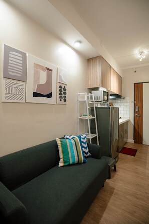 TV, Netflix, streaming services - Modern & Cozy 2Bed Studio in Katipunan w/ All Essentials+Fast Internet+Netflix (Quezon City)