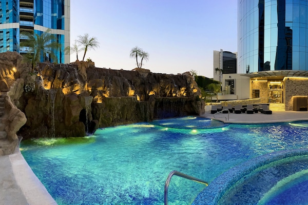 Doble Matrimonial Luxury | Opholdsområde | 55-tommers smart-tv med kabelkanaler, tv, Netflix