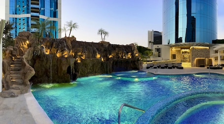 Doble Matrimonial Luxury | Living area | 55-inch Smart TV with cable channels, TV, Netflix